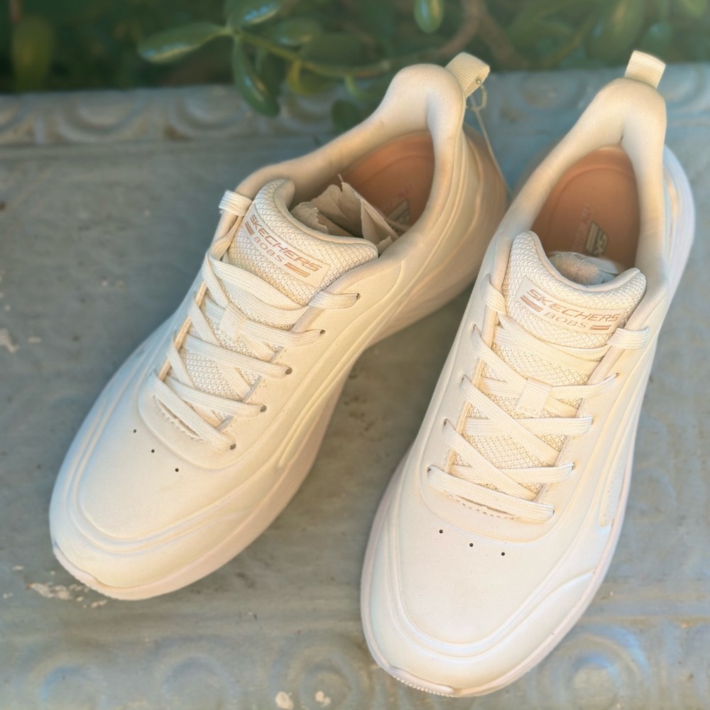 Skechers Off-White Athletic Shoes - Picture 2 of 4